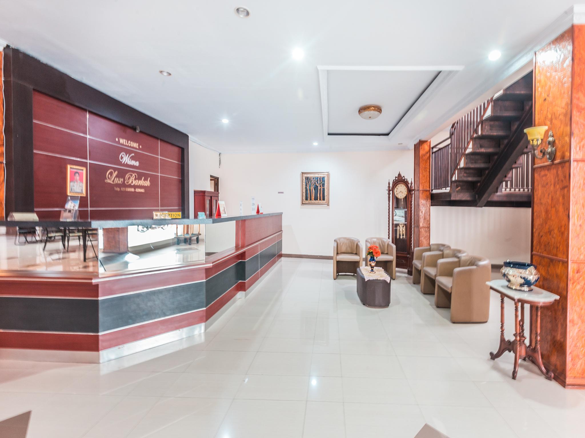 OYO 1667 Wisma Lux Barkah Syariah Hotel Jakarta Bagian luar foto